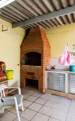Casa à venda com 422m², 5 quartos e 3 vagasFundos - Churrasqueira