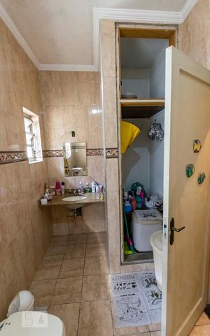 Casa à venda com 422m², 5 quartos e 3 vagas2o. Andar - Banheiro social