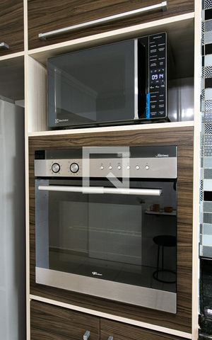 Casa de condomínio para alugar com 104m², 2 quartos e 2 vagas Casa de condomínio para alugar com 104m², 2 quartos e 2 vagasCozinha - Geladeira - Microondas e Forno