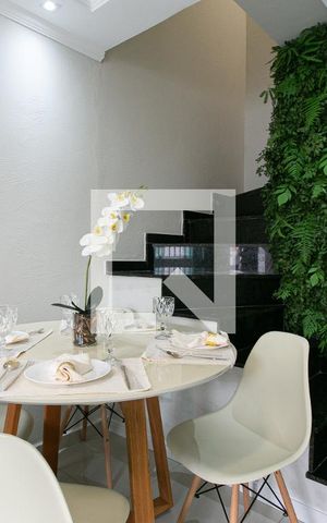 Casa de condomínio para alugar com 104m², 2 quartos e 2 vagas Casa de condomínio para alugar com 104m², 2 quartos e 2 vagasSala