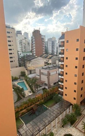 Apartamento à venda com 210m², 4 quartos e 3 vagasVista da Suíte 2