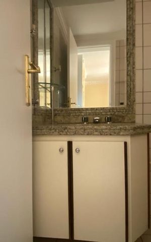 Apartamento à venda com 210m², 4 quartos e 3 vagasBanheiro da Suíte 2