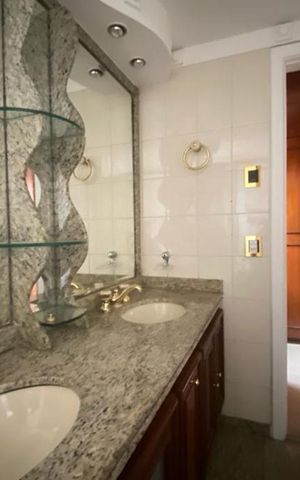 Apartamento à venda com 210m², 4 quartos e 3 vagasBanheiro da Suíte 1