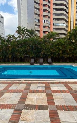 Apartamento à venda com 210m², 4 quartos e 3 vagasÁrea comum - Piscina