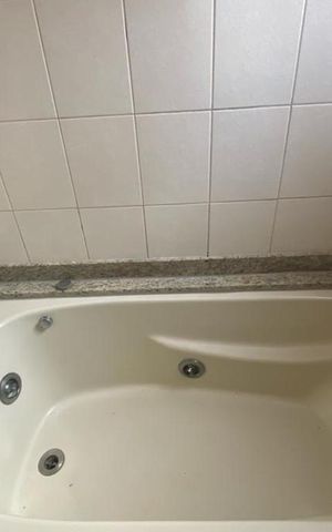 Apartamento à venda com 210m², 4 quartos e 3 vagasBanheira