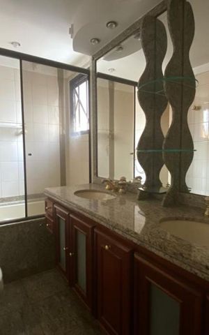 Apartamento à venda com 210m², 4 quartos e 3 vagasBanheiro da Suíte 1