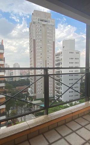 Apartamento à venda com 210m², 4 quartos e 3 vagasSacada da Suíte 1