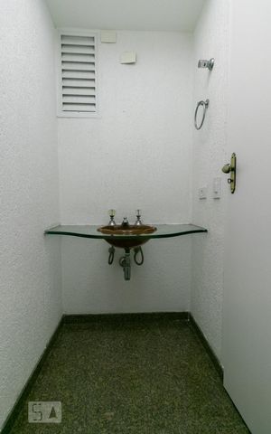 Apartamento à venda com 260m², 5 quartos e 4 vagasLavabo da Sala