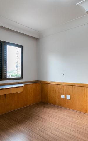 Apartamento à venda com 260m², 5 quartos e 4 vagasQuarto 2