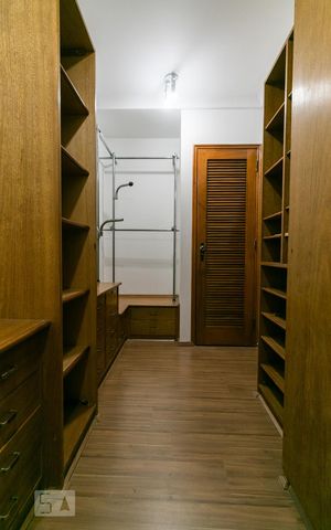 Apartamento à venda com 260m², 5 quartos e 4 vagasSuíte 2 - Closet
