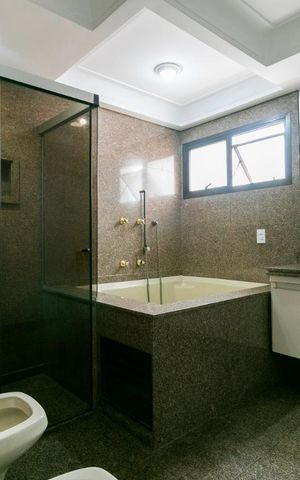 Apartamento à venda com 260m², 5 quartos e 4 vagasBanheiro da Suíte 2