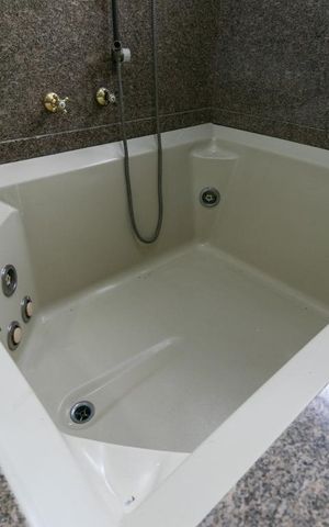 Apartamento à venda com 260m², 5 quartos e 4 vagasBanheiro da Suíte 2 - Banheira
