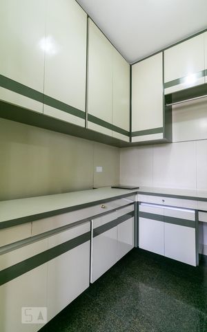 Apartamento à venda com 260m², 5 quartos e 4 vagasÁrea de Serviço - Dispensa