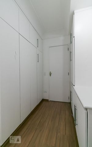 Apartamento à venda com 260m², 5 quartos e 4 vagasCorredor Armários