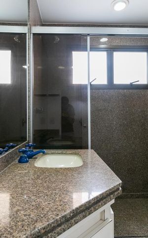 Apartamento à venda com 260m², 5 quartos e 4 vagasBanheiro 4