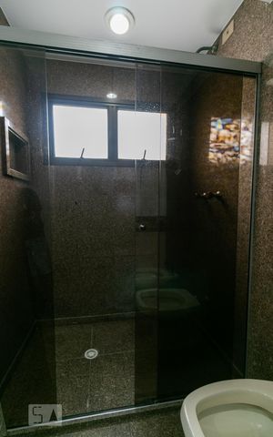 Apartamento à venda com 260m², 5 quartos e 4 vagasBanheiro da Suíte 1