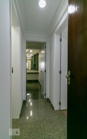 Apartamento à venda com 260m², 5 quartos e 4 vagasCorredor Suítes, Quartos e Banheiros