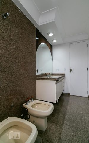 Apartamento à venda com 260m², 5 quartos e 4 vagasBanheiro da Suíte 1