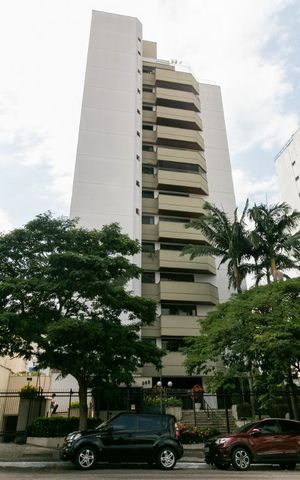 Apartamento à venda com 260m², 5 quartos e 4 vagasFachada