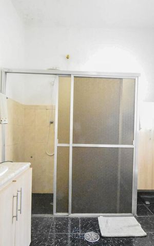 Casa à venda com 200m², 4 quartos e 1 vagaBanheiro 01