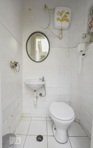 Casa à venda com 200m², 4 quartos e 1 vagaBanheiro de Serviços