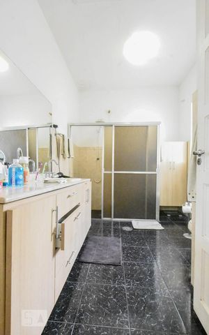 Casa à venda com 200m², 4 quartos e 1 vagaBanheiro 01