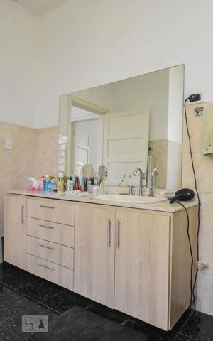 Casa à venda com 200m², 4 quartos e 1 vagaBanheiro 01