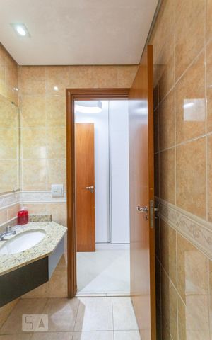 Apartamento à venda com 237m², 4 quartos e 3 vagas Apartamento à venda com 237m², 4 quartos e 3 vagasBanheiro da Suíte 1