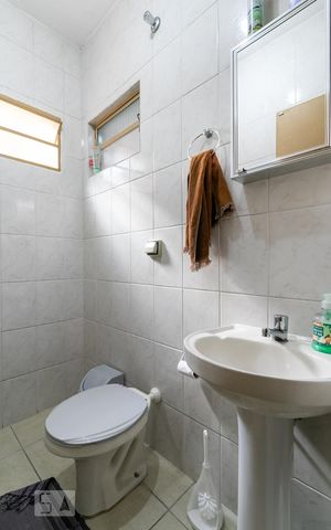 Casa à venda com 160m², 3 quartos e 1 vagaBanheiro 2