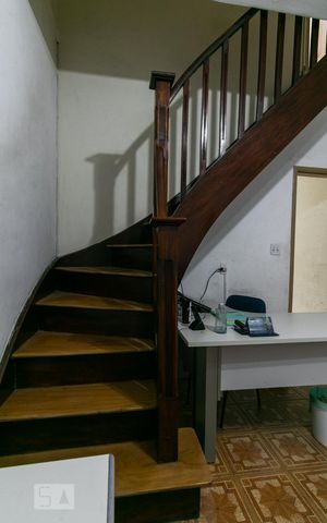 Casa à venda com 160m², 3 quartos e 1 vagaSala - Escadas