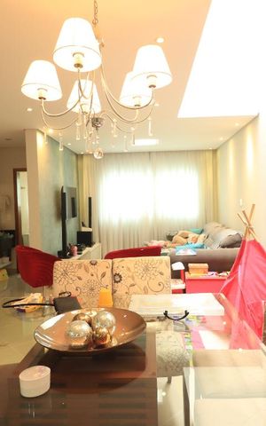 Casa à venda com 159m², 3 quartos e 3 vagasSala