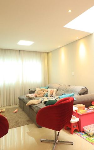 Casa à venda com 159m², 3 quartos e 3 vagasSala