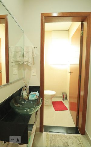 Casa à venda com 159m², 3 quartos e 3 vagasLavabo