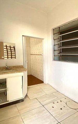 Casa à venda com 422m², 5 quartos e 3 vagas Casa à venda com 422m², 5 quartos e 3 vagasBanheiroVaranda