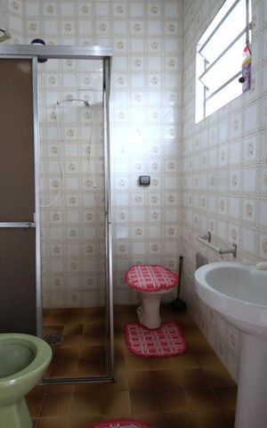 Casa à venda com 358m², 3 quartos e 4 vagasBanheiro 