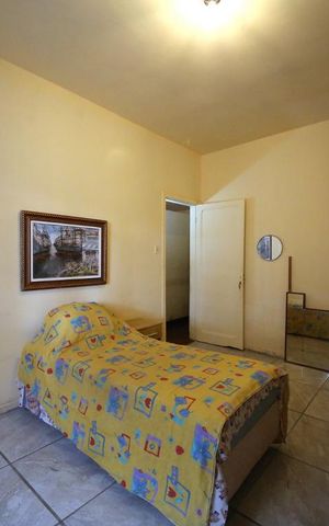 Casa à venda com 358m², 3 quartos e 4 vagasQuarto 2