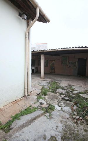 Casa à venda com 358m², 3 quartos e 4 vagasCorredor Lateral - Garagem 