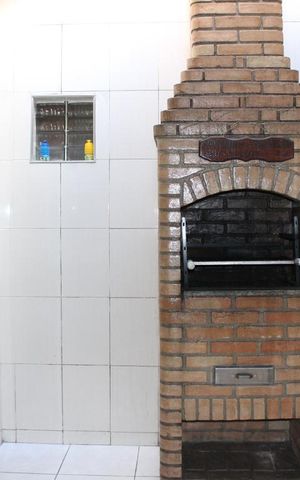 Casa à venda com 100m², 2 quartos e 2 vagasChurrasqueira