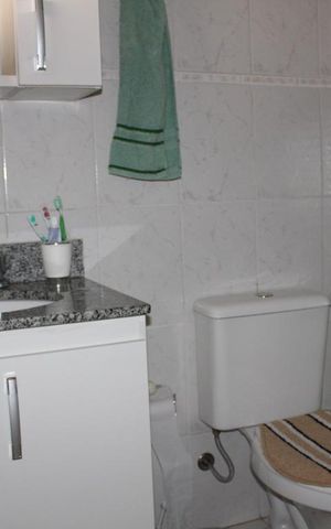 Casa à venda com 100m², 2 quartos e 2 vagasBanheiro da Suíte 2