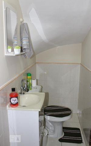 Casa à venda com 100m², 2 quartos e 2 vagasLavabo