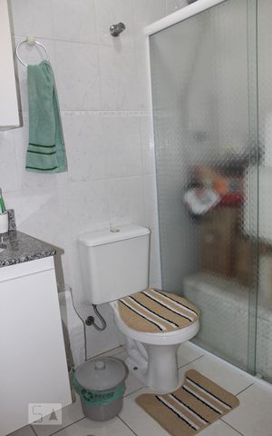 Casa à venda com 100m², 2 quartos e 2 vagasBanheiro da Suíte 2