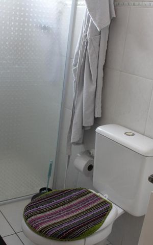 Casa à venda com 100m², 2 quartos e 2 vagasBanheiro da Suíte 1