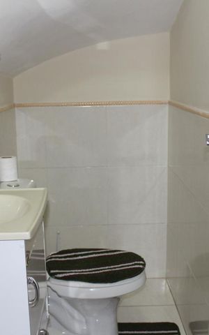 Casa à venda com 100m², 2 quartos e 2 vagasLavabo