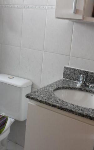 Casa à venda com 100m², 2 quartos e 2 vagasBanheiro da Suíte 1