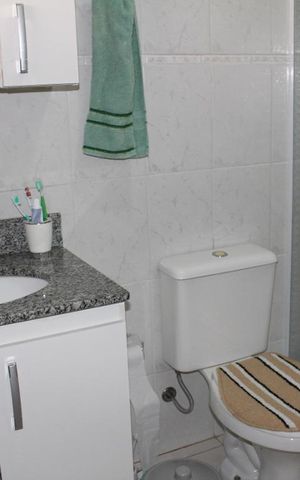 Casa à venda com 100m², 2 quartos e 2 vagasBanheiro da Suíte 2