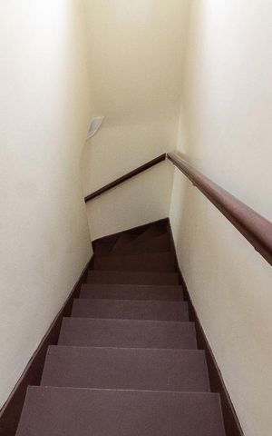 Casa para alugar com 150m², 3 quartos e 1 vaga Casa para alugar com 150m², 3 quartos e 1 vagaEscada