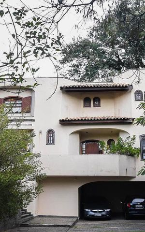 Casa de condomínio à venda com 300m², 3 quartos e 4 vagas Casa de condomínio à venda com 300m², 3 quartos e 4 vagasFachada