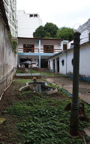 Casa à venda com 400m², 6 quartos e 2 vagasQuintal