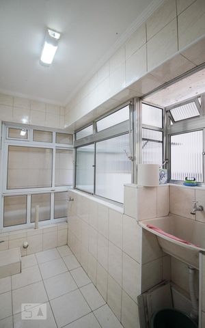 Apartamento para alugar com 67m², 2 quartos e sem vagaArea de serviço