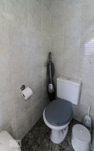 Casa à venda com 153m², 2 quartos e 3 vagas Casa à venda com 153m², 2 quartos e 3 vagasBanheiro de Serviço